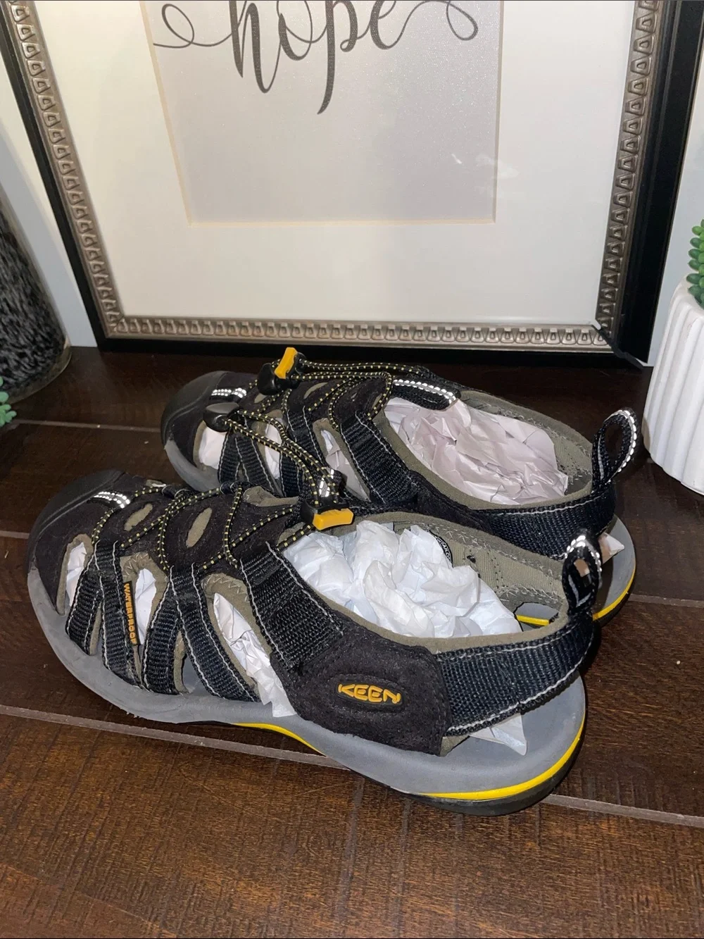 Keen Kanyon Men's Closed-Toe Waterproof Sport Sandals Size 7 / Women’s 8.5